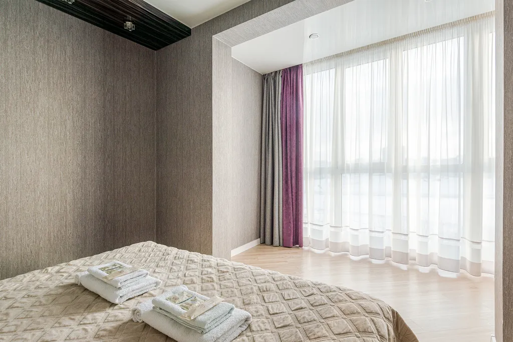 Квартира трёхкомнатная на улице Пирогова, 70 м², Чебоксары — спальня, фото 9