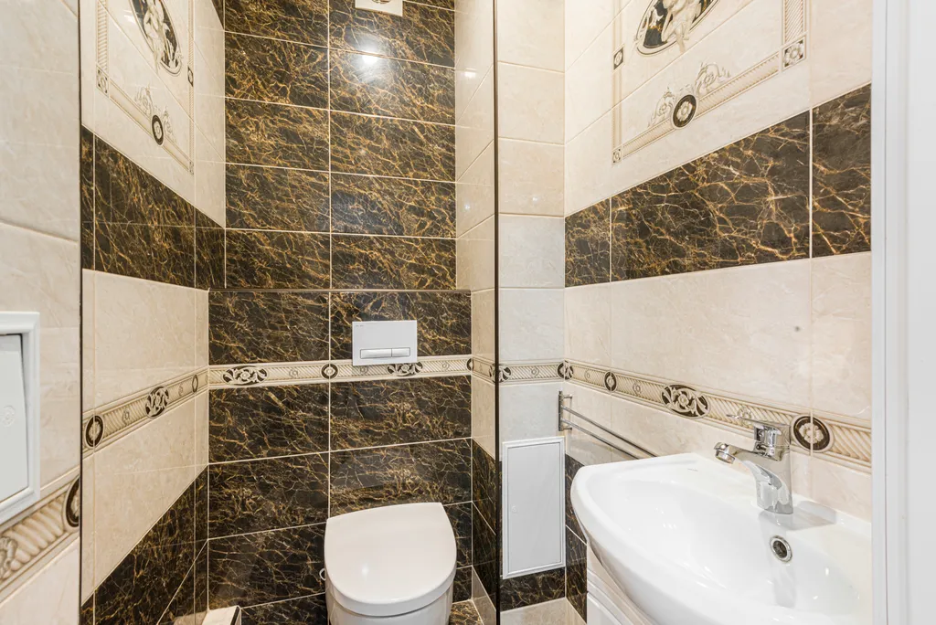 Квартира трёхкомнатная на улице Пирогова, 70 м², Чебоксары — ванная комната