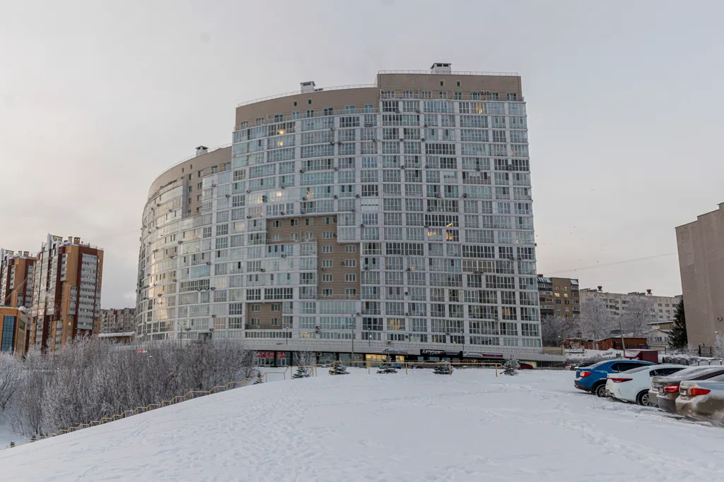 Квартира трёхкомнатная на улице Пирогова, 70 м², Чебоксары — фото 30