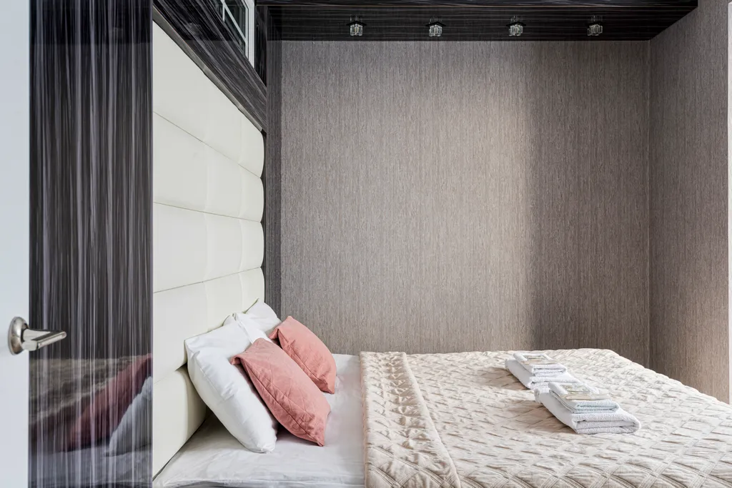 Квартира трёхкомнатная на улице Пирогова, 70 м², Чебоксары — спальня, фото 6