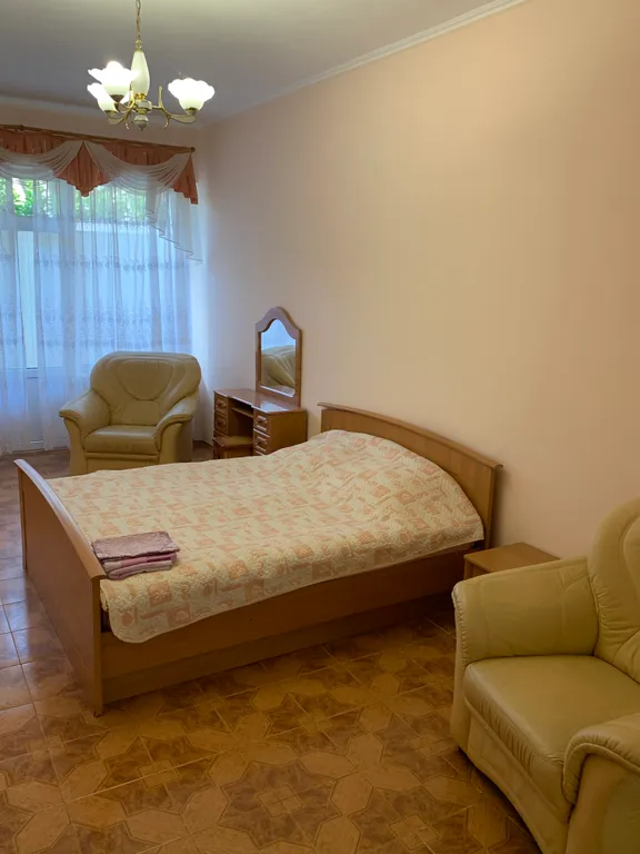 Дом 4-местный на улице Садовой, 90 м², Ялта — спальня, фото 5