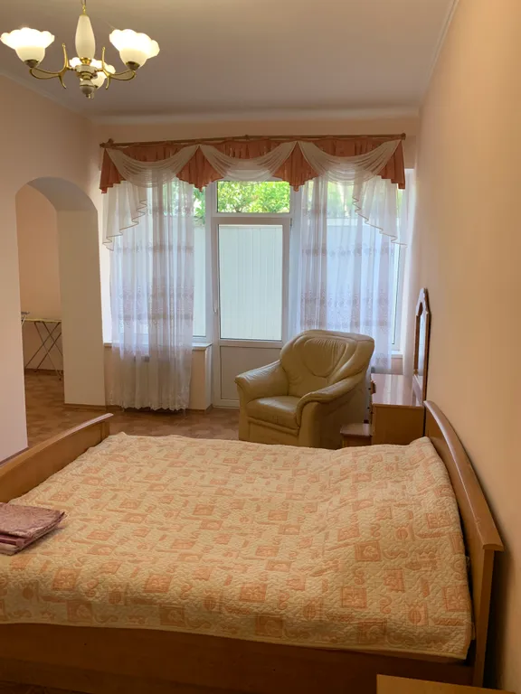 Дом 4-местный на улице Садовой, 90 м², Ялта — спальня, фото 3