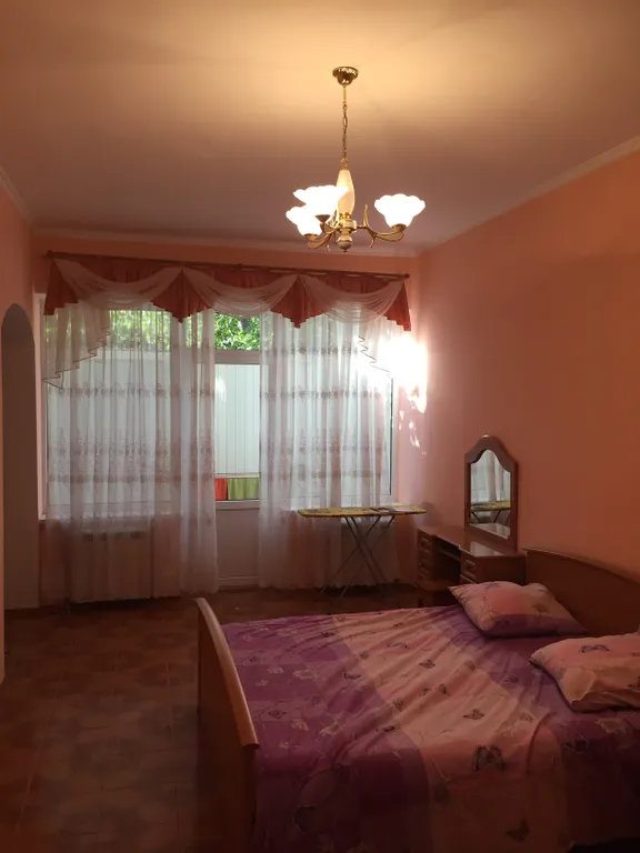 Дом 4-местный на улице Садовой, 90 м², Ялта — спальня