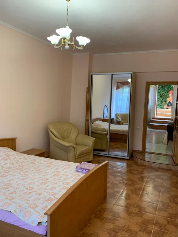 Дом 4-местный на улице Садовой, 90 м², Ялта — спальня, фото 6