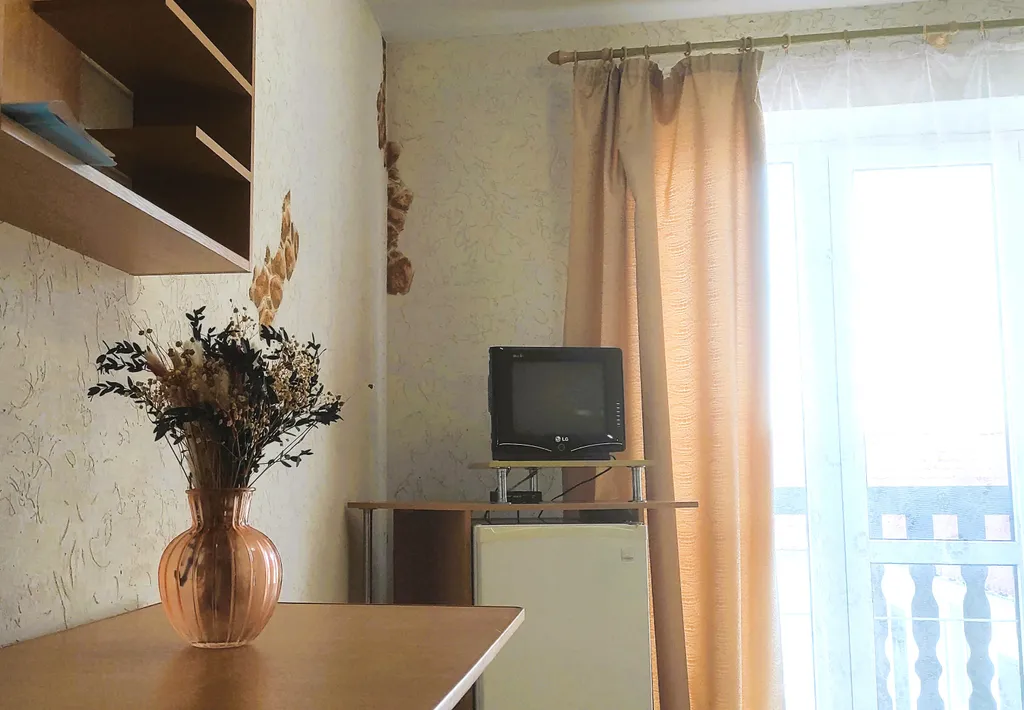 Двухместный номер с 2 отдельными кроватями экономичный с французским окном и видом на бассейн — АтлантикА, фото 1 из 5