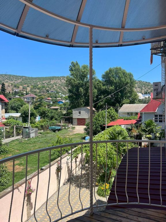 Трёхместный номер комфорт с балконом — Надежда, фото 4 из 5