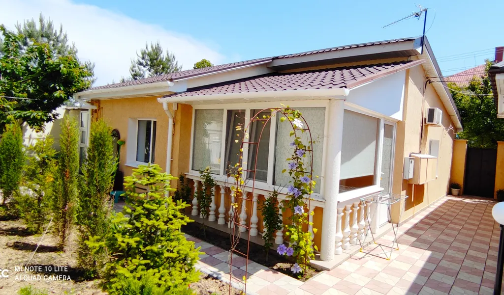 Коттедж с видом на бассейн