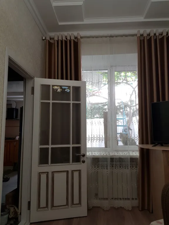 Квартира двухкомнатная на улице Хозяйственной, 50 м², Евпатория — фото 2