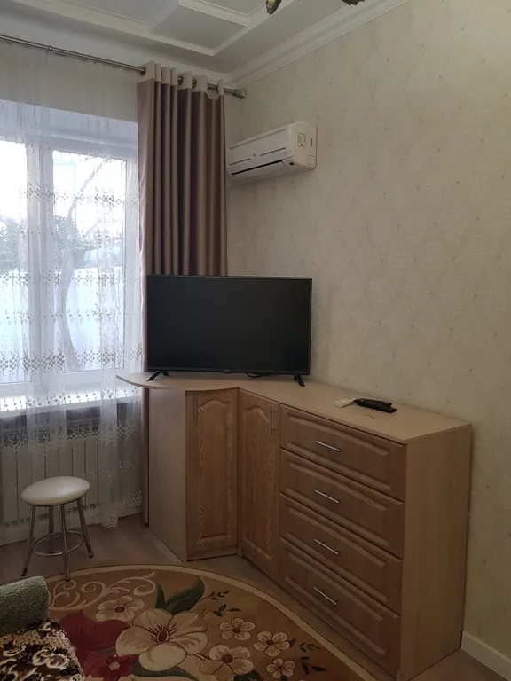 Квартира двухкомнатная на улице Хозяйственной, 50 м², Евпатория — фото 3