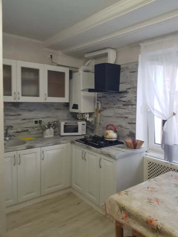Квартира двухкомнатная на улице Хозяйственной, 50 м², Евпатория — фото 5