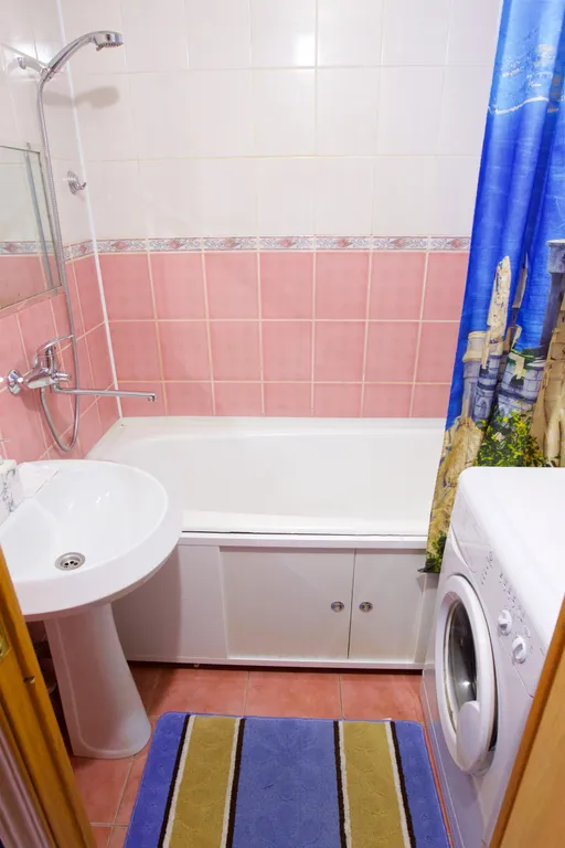 Квартира двухкомнатная в Центральном, 60 м², Красноярск — ванная комната
