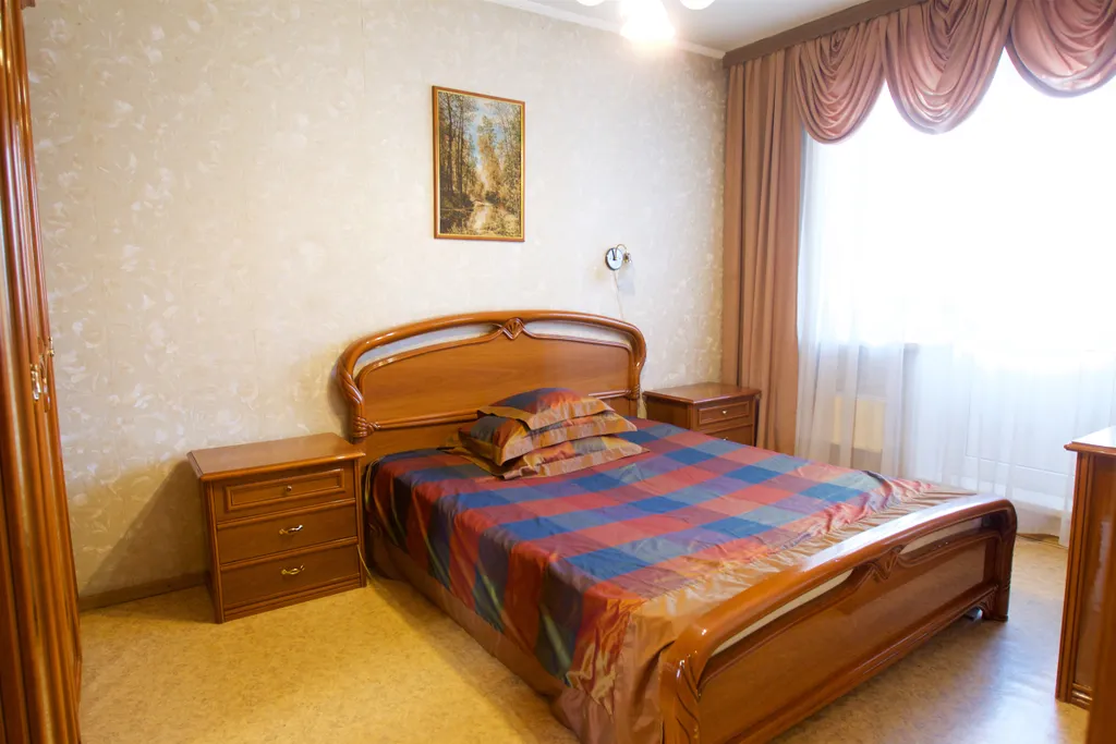 Квартира двухкомнатная в Центральном, 60 м², Красноярск — спальня, фото 5