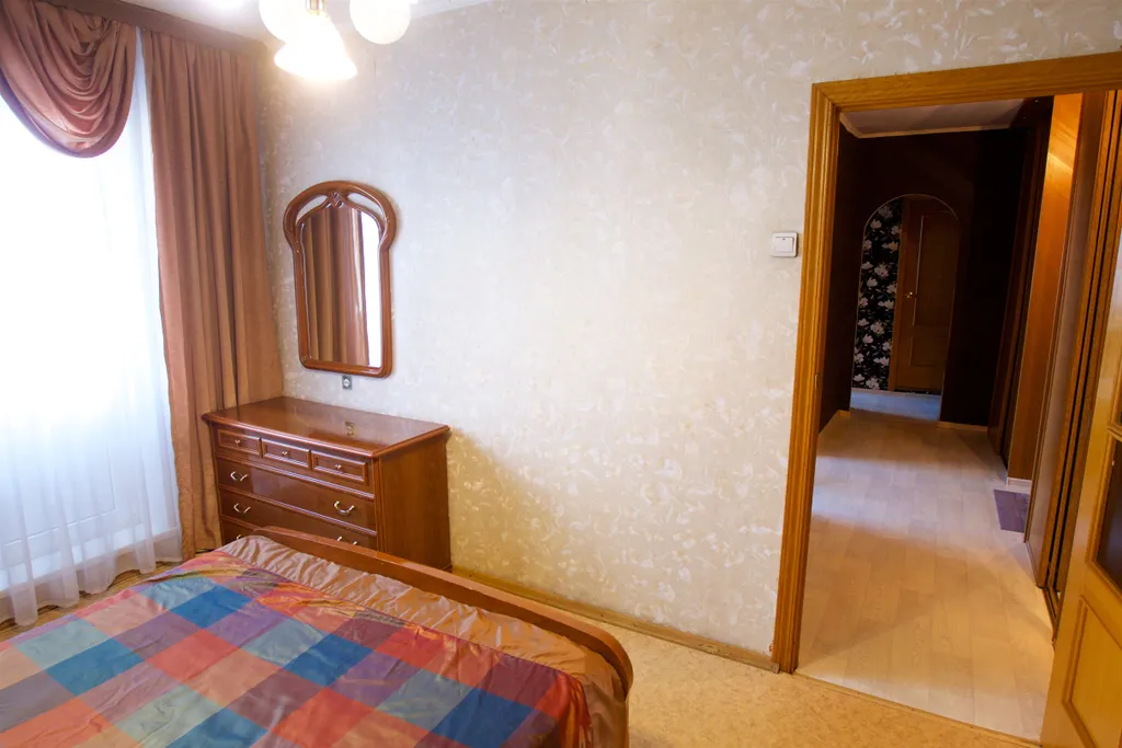 Квартира двухкомнатная в Центральном, 60 м², Красноярск — спальня, фото 7