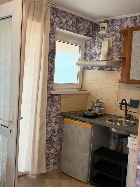 Дом 2-местный на улице имени Розы Люксембург, 13 м², Алупка — фото 2