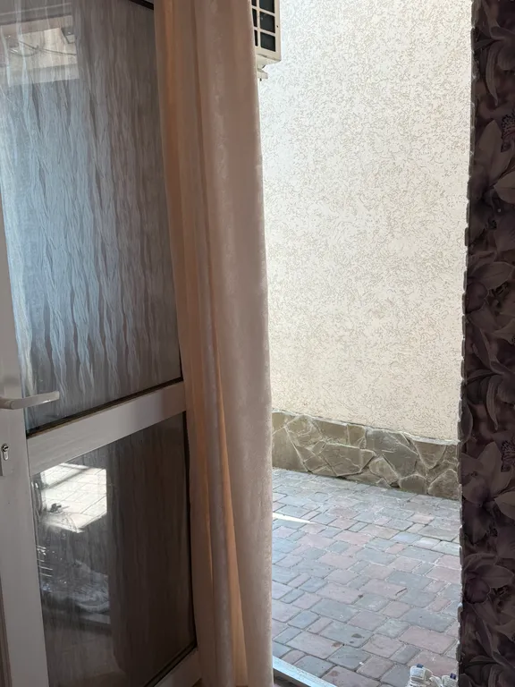 Дом 2-местный на улице имени Розы Люксембург, 13 м², Алупка — фото 11