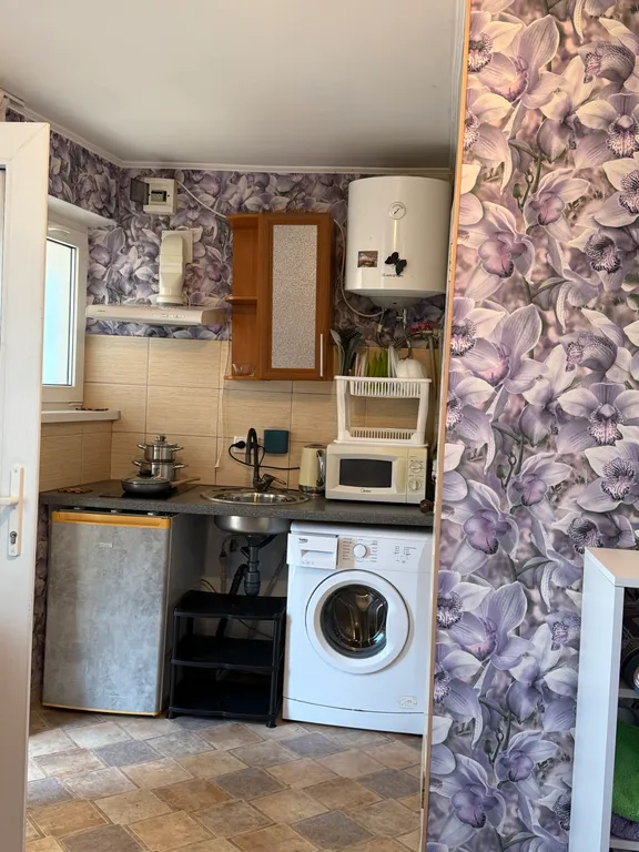 Дом 2-местный на улице имени Розы Люксембург, 13 м², Алупка — фото 14