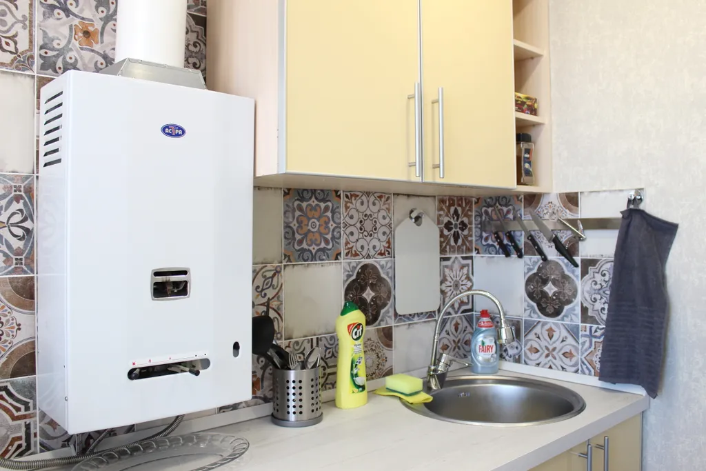 Квартира двухкомнатная на улице Грибоедова, 46 м², Дзержинск — кухня, фото 3