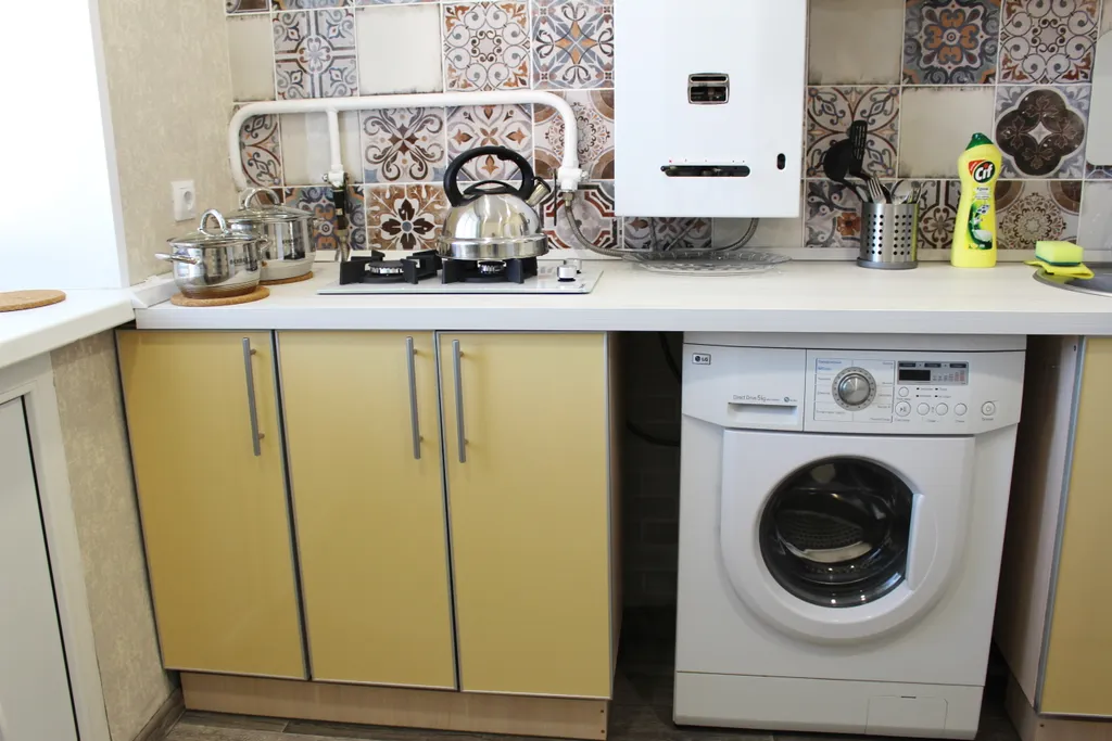 Квартира двухкомнатная на улице Грибоедова, 46 м², Дзержинск — кухня