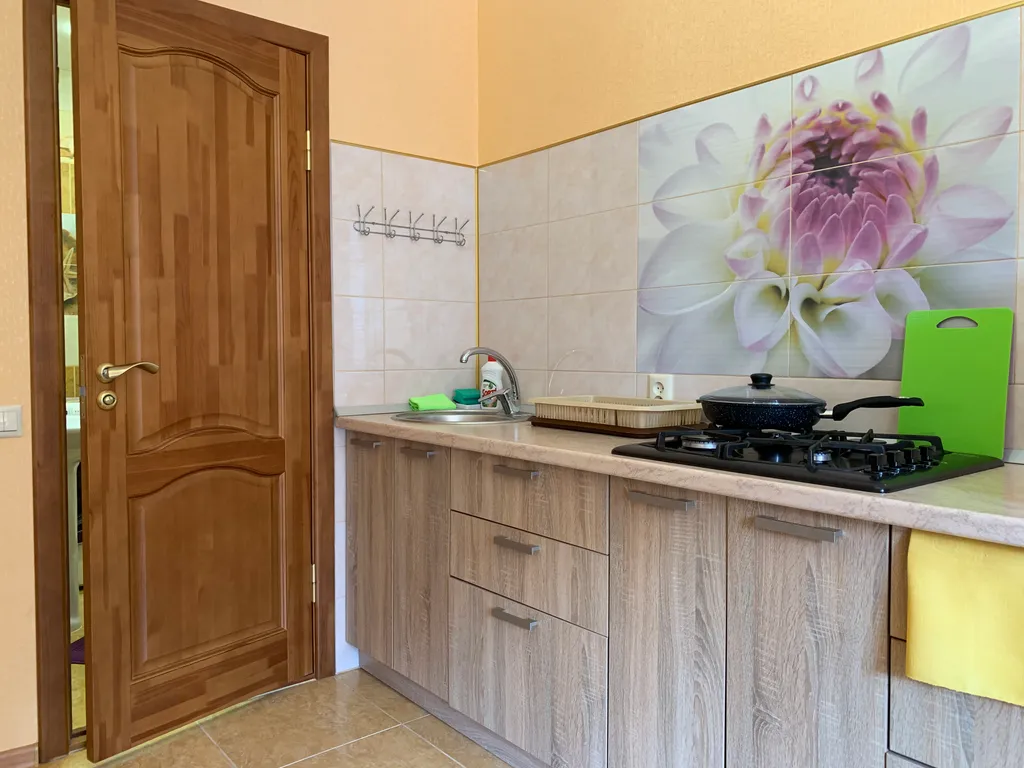 Студия однокомнатная на улице Орджоникидзе, 12 м², Ессентуки — кухня, фото 2