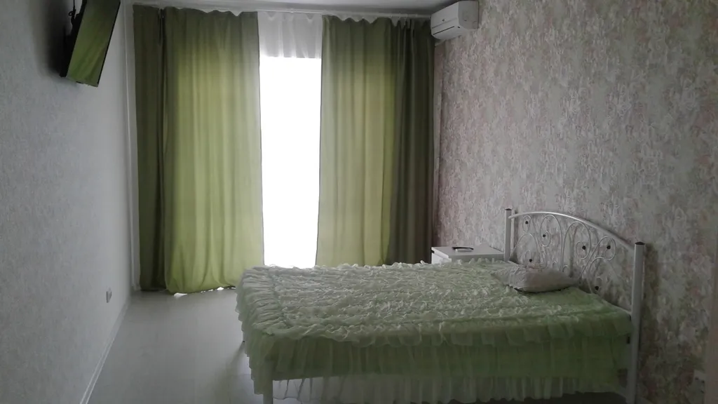 Этаж двухэтажного дома, у подножия Верблюд горы