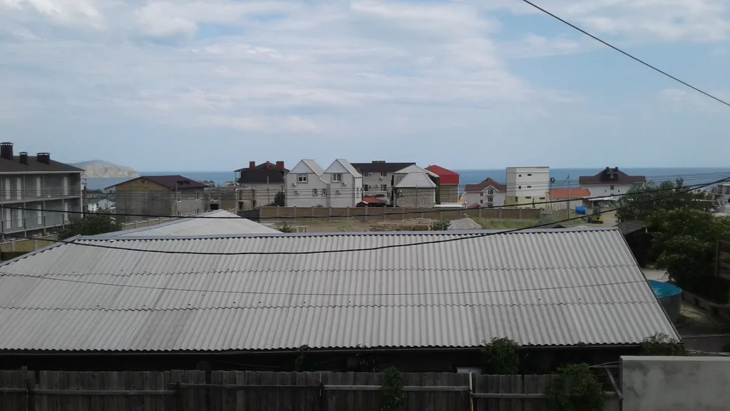 Этаж двухэтажного дома, у подножия Верблюд горы