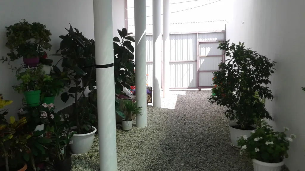 Этаж двухэтажного дома, у подножия Верблюд горы