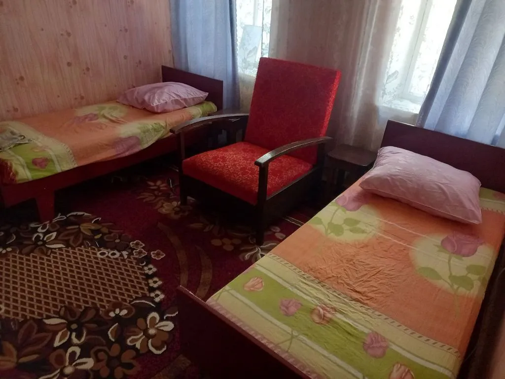 Четырёхместный номер эконом — На Подгорной, фото 1 из 5