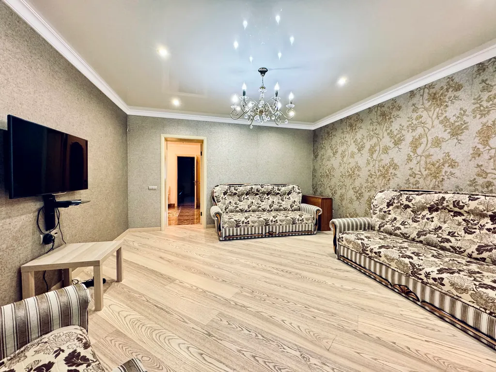 Квартира двухкомнатная у метро Кремлёвская, 90 м², Казань — спальня