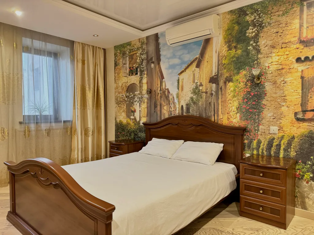 Квартира двухкомнатная у метро Кремлёвская, 90 м², Казань — спальня, фото 3