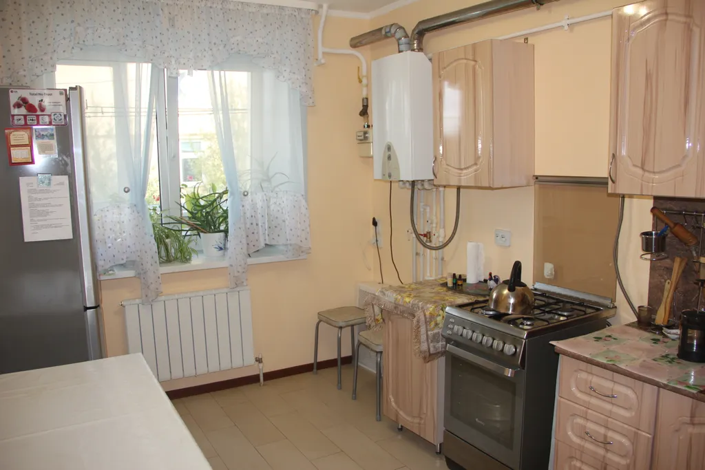 Квартира двухкомнатная на улице Российской, 56 м², Дивеево — кухня, фото 2