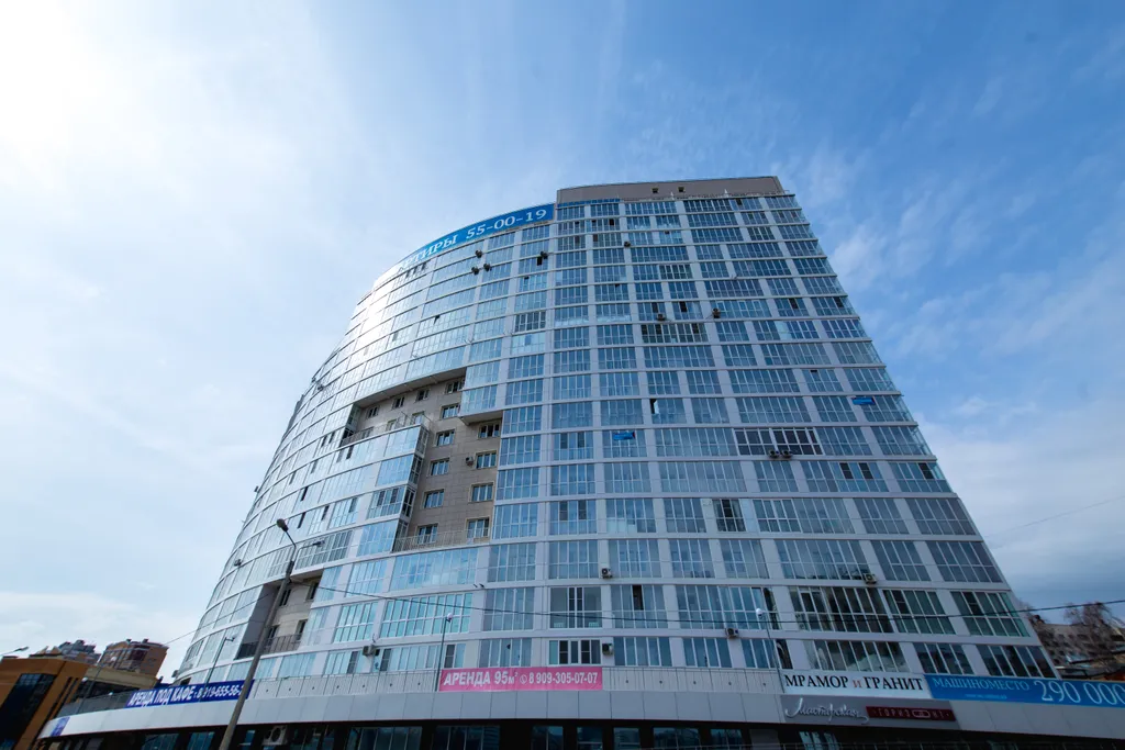Квартира двухкомнатная на улице Пирогова, 44 м², Чебоксары — двор
