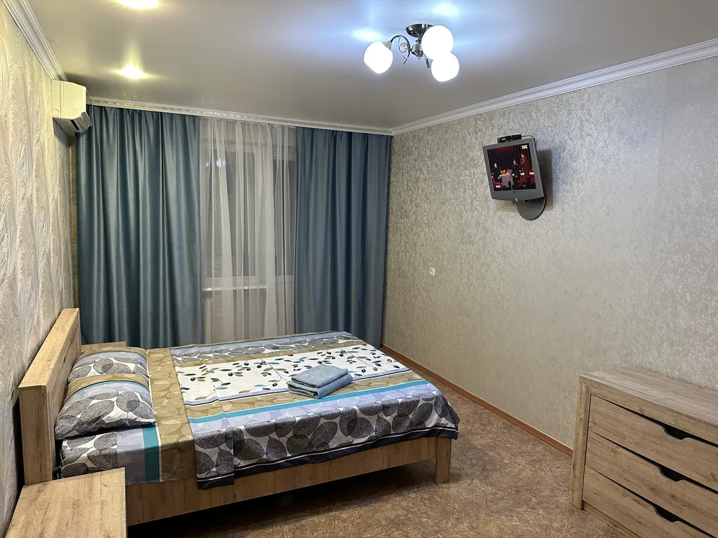 Квартира однокомнатная на проспекте Кирова, 35 м², Симферополь — спальня, фото 2