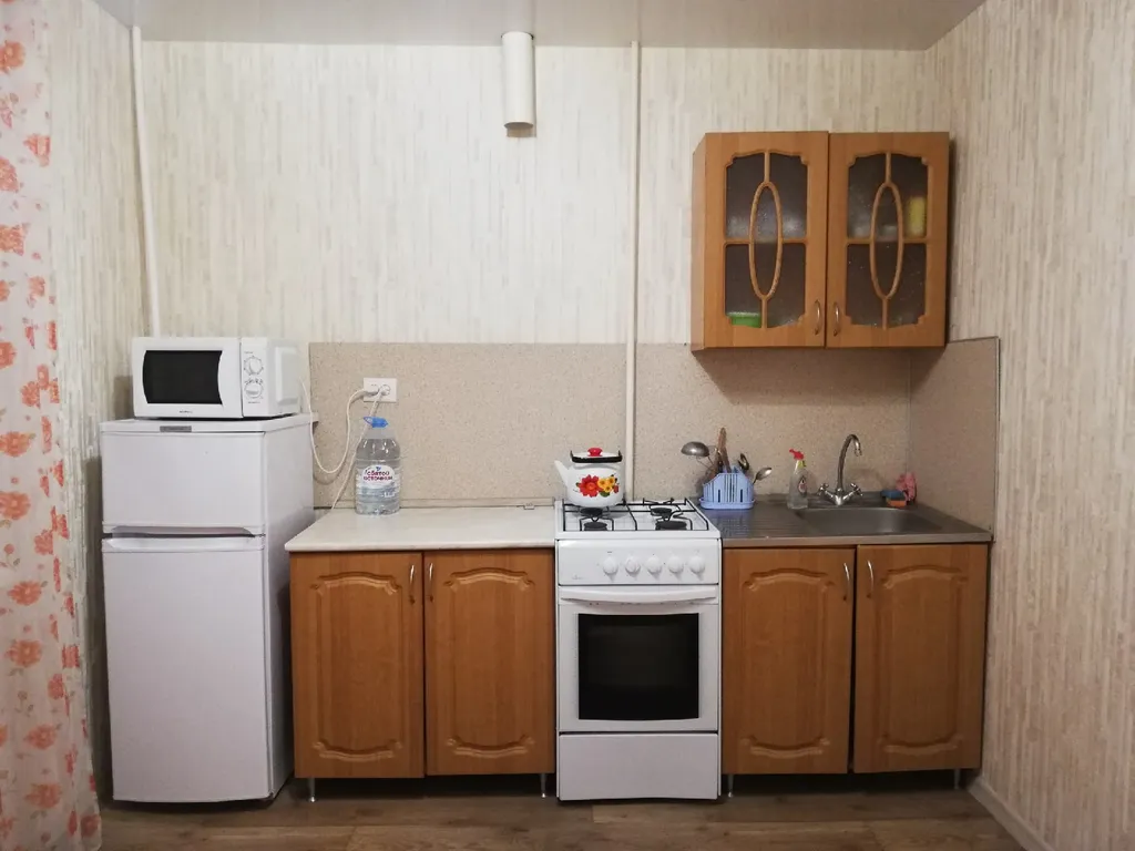 Квартира однокомнатная на улице Бочарикова, 36 м², Новокуйбышевск — кухня, фото 2
