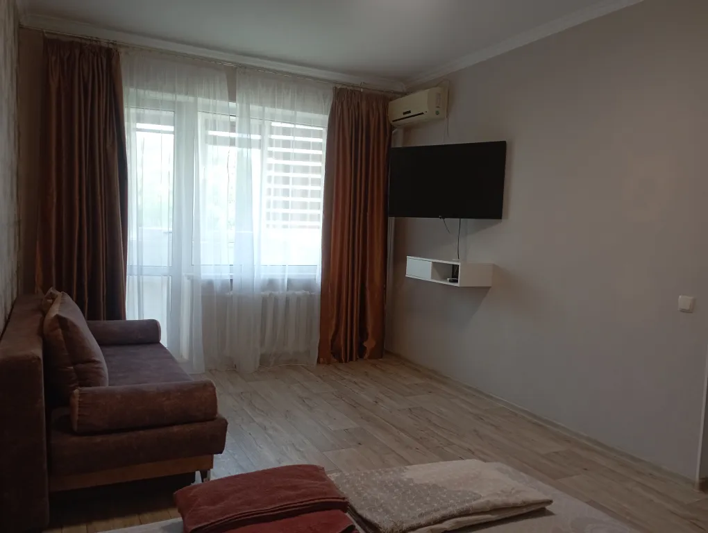 Квартира однокомнатная на улице Куйбышева, 35 м², Симферополь — спальня, фото 3