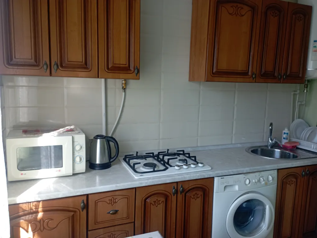 Квартира однокомнатная на улице Куйбышева, 35 м², Симферополь — кухня