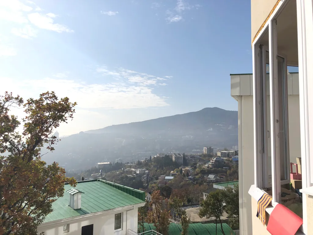 Студия однокомнатная на улице Щорсе, 45 м², Ялта — вид из окна, фото 3