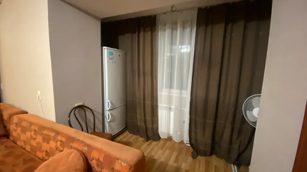 Студия однокомнатная на улице Макаренко, 38 м², Таштагол — кухня, фото 3