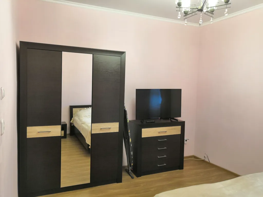 Квартира двухкомнатная на улице Красноармейской, 57 м², Кисловодск — спальня, фото 5