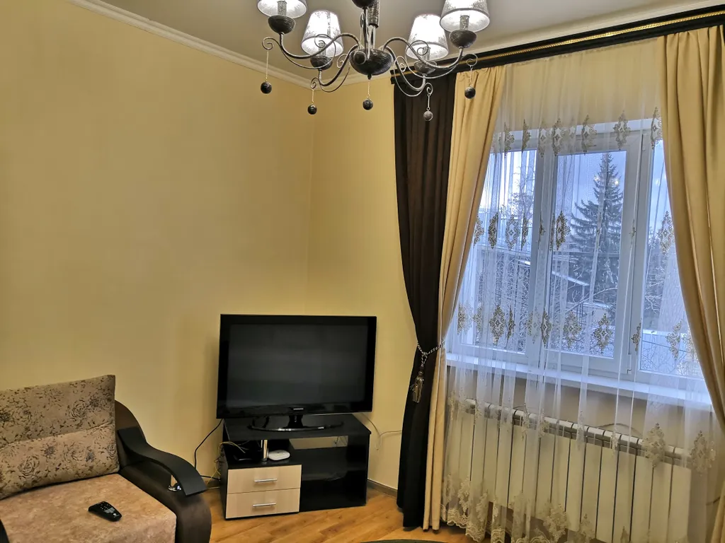 Квартира двухкомнатная на улице Красноармейской, 57 м², Кисловодск — спальня, фото 2