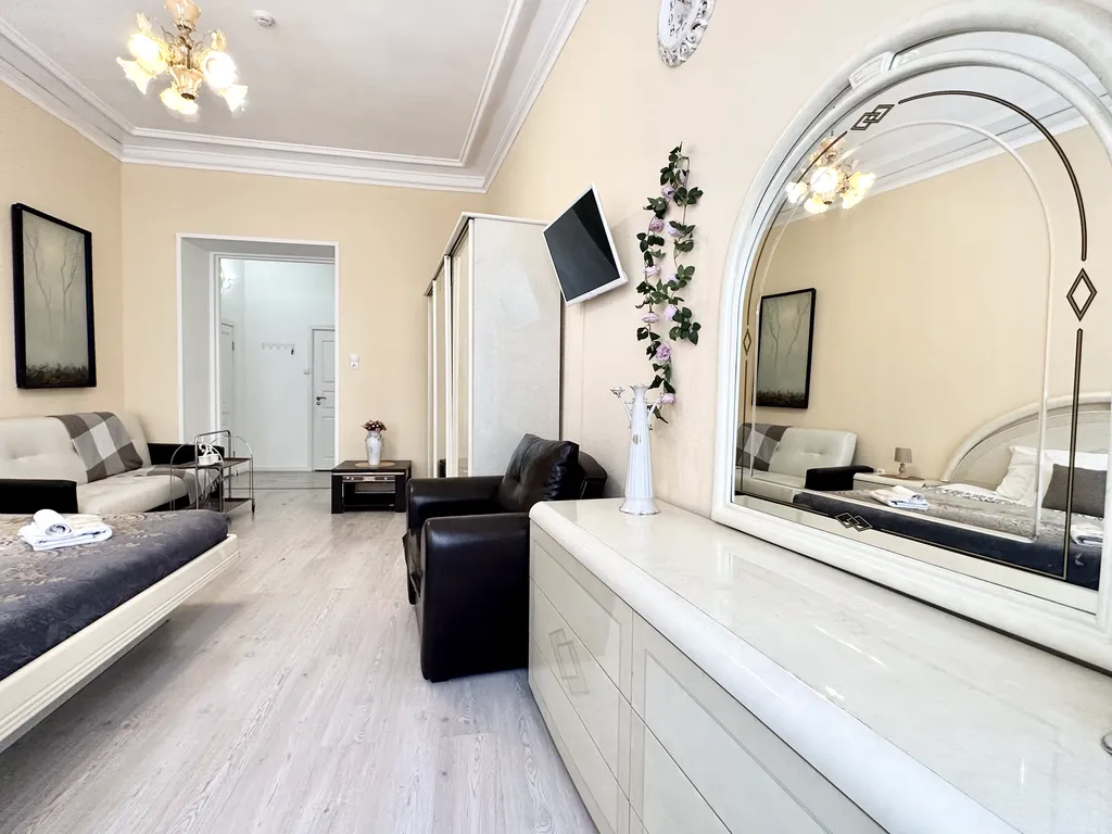 Двухместный с 1 кроватью Полулюкс с балконом