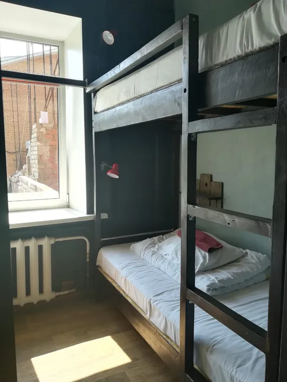 Четырёхместный номер кровать в четырехместном номере — общий вид
