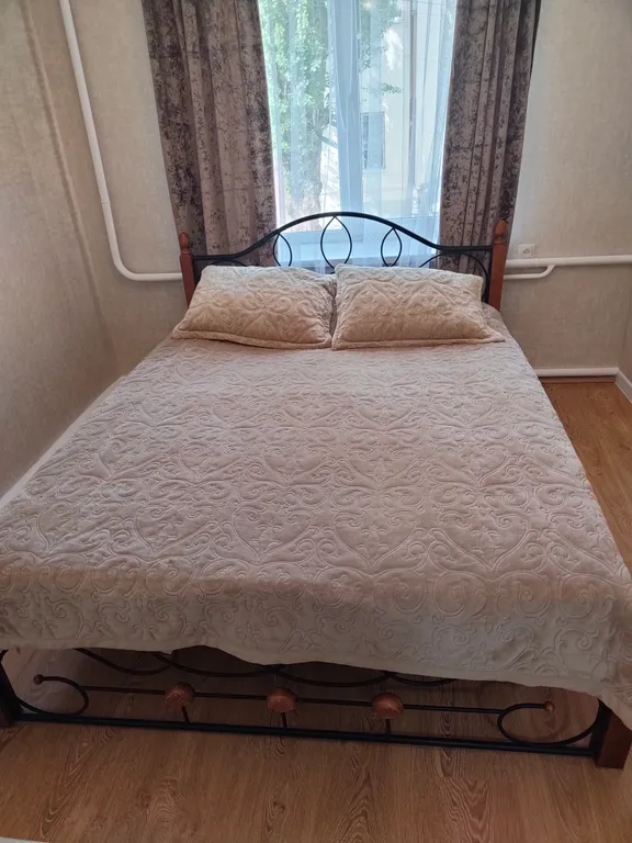 Квартира двухкомнатная на улице Чернышевского, 40 м², Кисловодск — спальня, фото 8