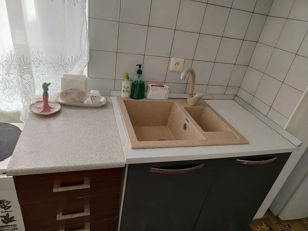 Квартира двухкомнатная на улице Чернышевского, 40 м², Кисловодск — кухня, фото 2