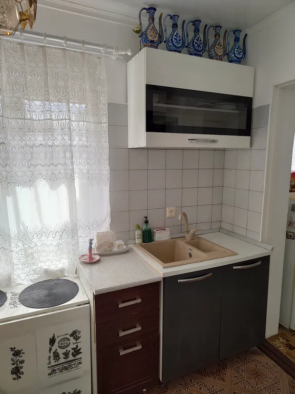 Квартира двухкомнатная на улице Чернышевского, 40 м², Кисловодск — кухня, фото 3