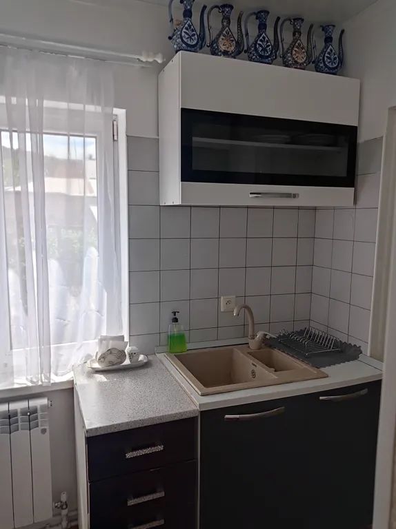 Квартира двухкомнатная на улице Чернышевского, 40 м², Кисловодск — кухня, фото 9