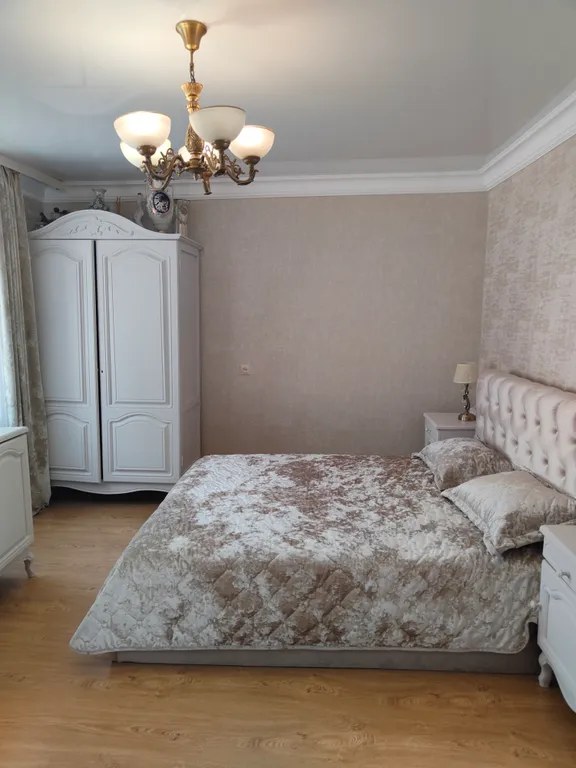 Квартира двухкомнатная на улице Чернышевского, 40 м², Кисловодск — спальня, фото 2