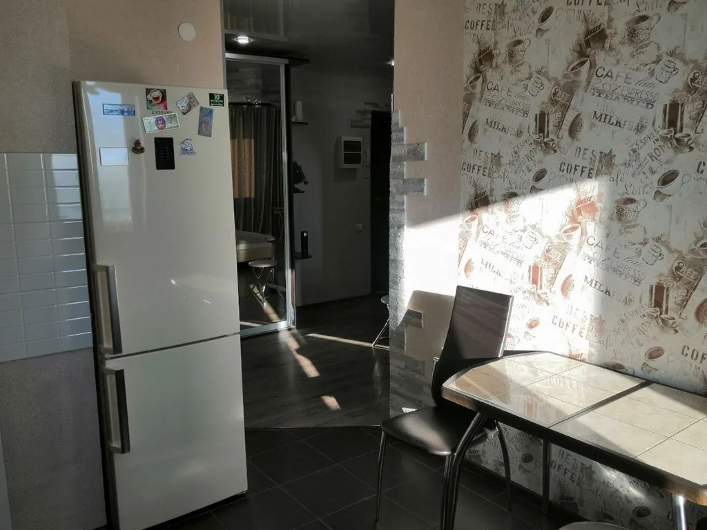 Квартира однокомнатная на улице Сурнова, 45 м², Иркутск — кухня, фото 2