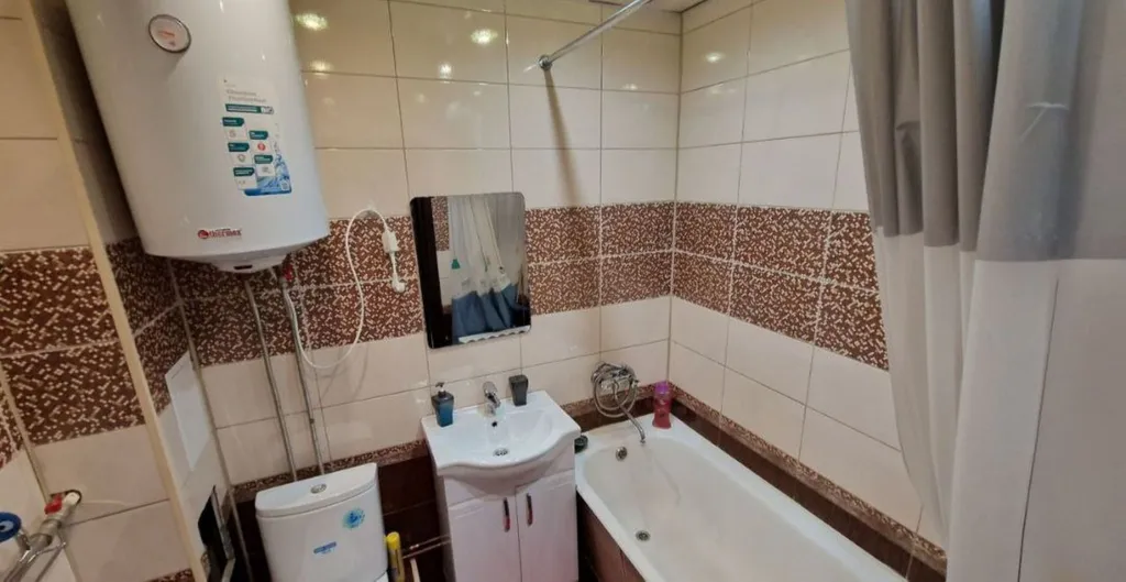 Квартира однокомнатная на улице Сурнова, 45 м², Иркутск — ванная комната, фото 3