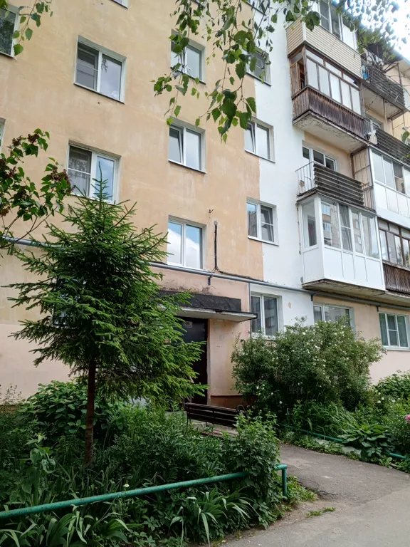 Квартира однокомнатная на улице Тимура Фрунзе - Оловянка, 30 м², Великий Новгород — двор