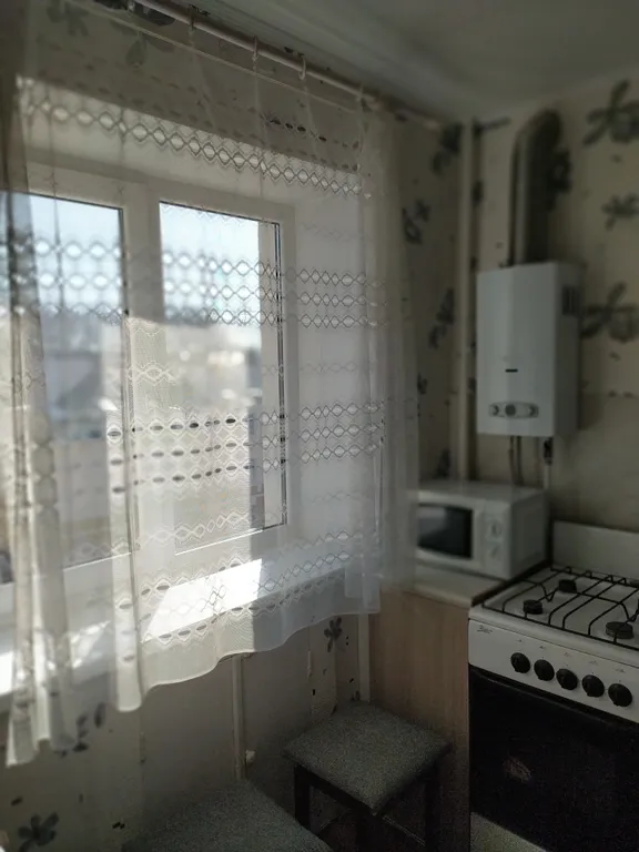 Квартира однокомнатная на улице Тимура Фрунзе - Оловянка, 30 м², Великий Новгород — кухня, фото 3